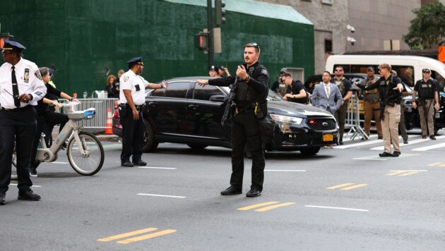 Die Behörden seien nach Drohanrufen bei hochrangigen US-Vertretern auf das Netzwerk gestoßen, ...