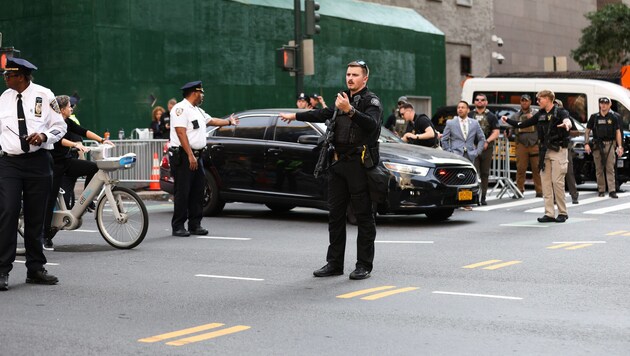 Die Behörden seien nach Drohanrufen bei hochrangigen US-Vertretern auf das Netzwerk gestoßen, ...