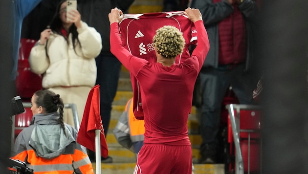 Kurz nach seinem Goldtor sah Hugo Ekitike die Gelb-Rote Karte.