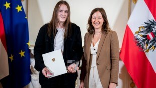 Lorenz Thoma mit Bundesministerin Claudia Plakolm.