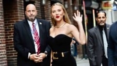 Vorsicht, heiße Kurven voraus! Scarlett Johansson sorgte in Manhattan für Blitzlichtgewitter.