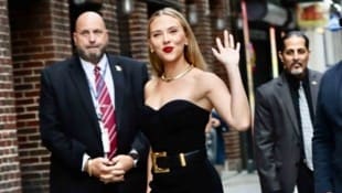 Vorsicht, heiße Kurven voraus! Scarlett Johansson sorgte in Manhattan für Blitzlichtgewitter.