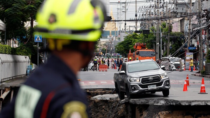 Der Krater ist 50 Meter tief.