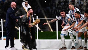 2022 schnappten sich Lionel Messi und Co. die WM-Trophäe. 2030 könnte es ein Mega-Turnier geben.