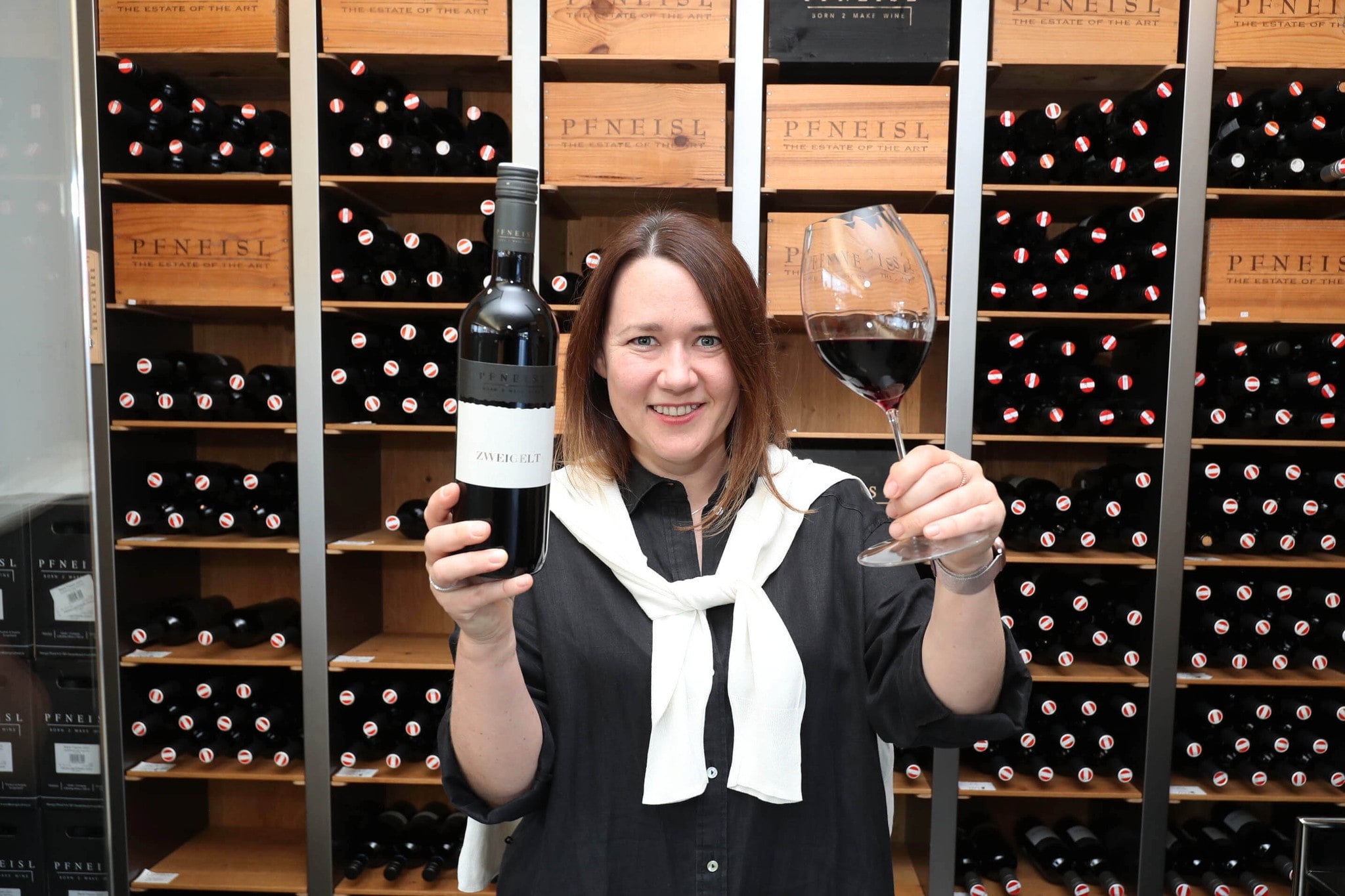 Lisa Pfneisl aus Deutschkreutz mit dem Zweigelt 2024.