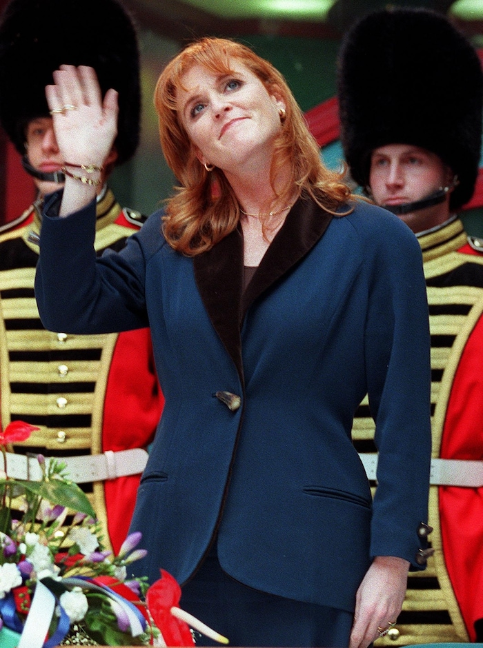 Am 6.2.1997 gab Sarah Ferguson in der Lugner City Autogramme – in ihrer Heimat war das ein ...