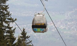 Vor der Wintersaison machen die Seilbahnbetriebe die Gondeln wieder „fit“.