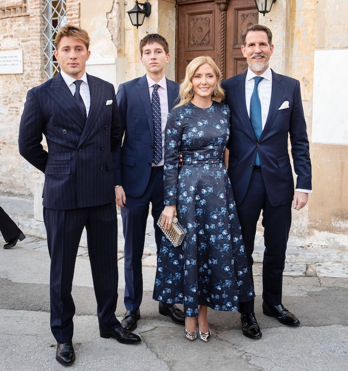 Prinz Konstantinos-Alexios (links außen) mit seinen Eltern Kronprinz Pavlos und Kronprinzessin ...