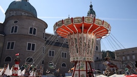 Nicht nur beim Rupertikirtag 2025 in der Altstadt zeigte der Senior das verbotene Nazi-Symbol, ...