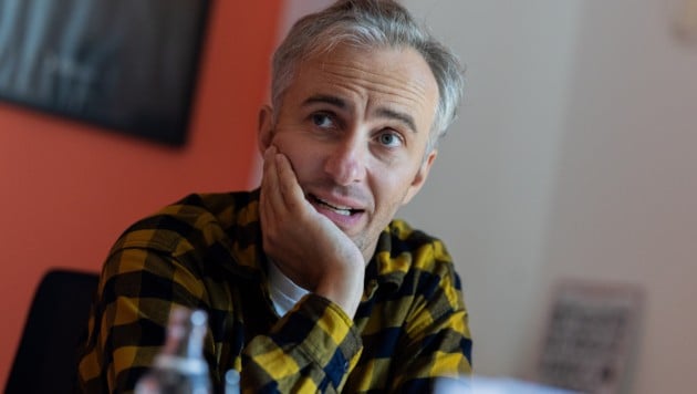 Satiriker Jan Böhmermann könnte sich in Zukunft rarer machen – jedenfalls gibt es Gerüchte. 