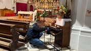 Spurensuche in der Kirche nach dem Diebstahl