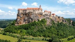 Die Riegersburg thront über dem oststeirischen Hügelland 
