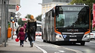 Der 12er – hier noch auf dem Weg nach Karlhof – erhält ab 2027 eine neue Route zur Digitalen ...