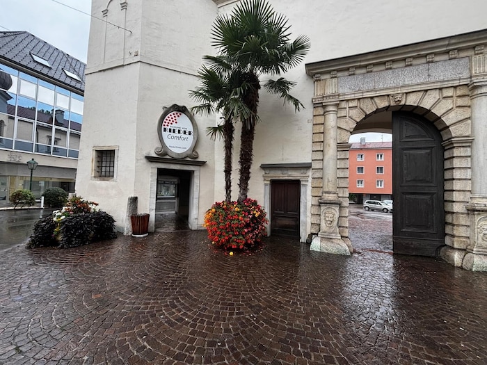Der neue Sozialmarkt ist im ehemaligen Rieder-Geschäft beim Schloss Porcia in Spittal zu finden.