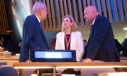 Van der Bellen im Gespräch mit Meinl-Reisinger und Stocker