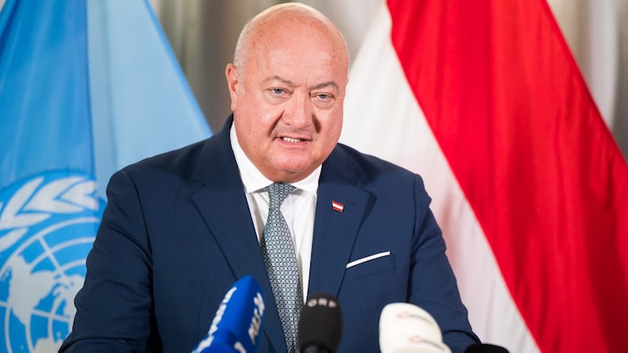 Bundeskanzler Christian Stocker (ÖVP) vertrat Österreich am Dienstagabend bei einem Empfang von ...