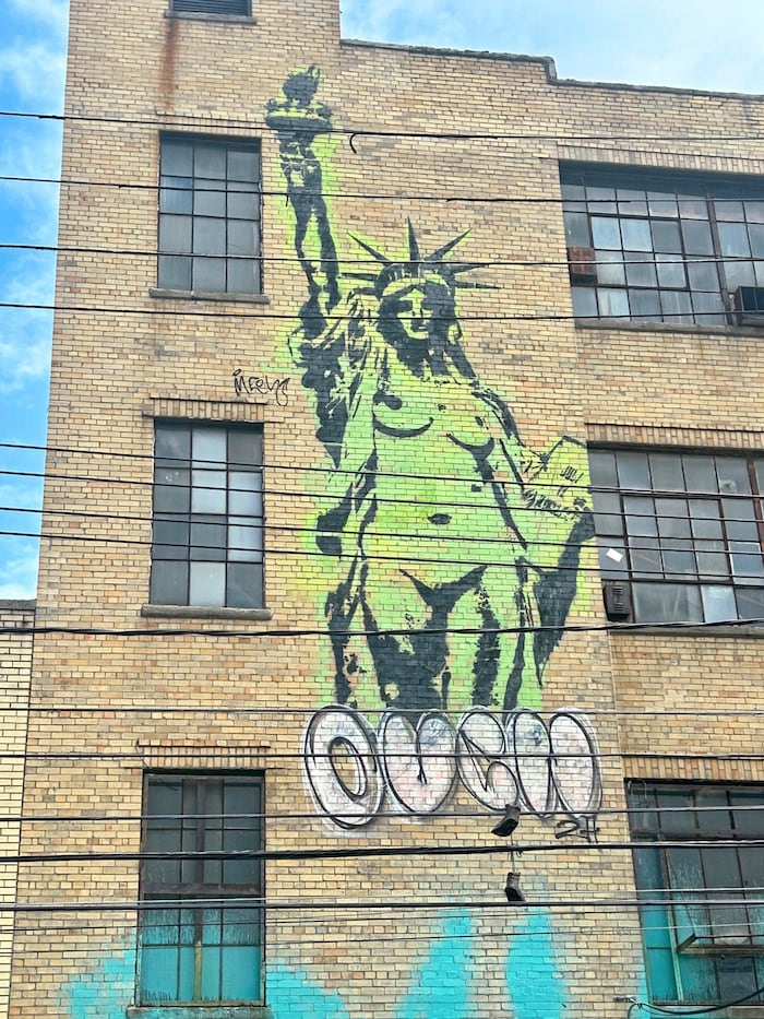Eine Bustour durch Harlem, die Bronx, Queens und Brooklyn zeigt New York jenseits der ...