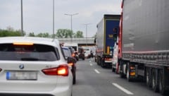 Unfälle im ganzen Land hatten enorme Auswirkungen auf den Frühverkehr (Symbolbild).