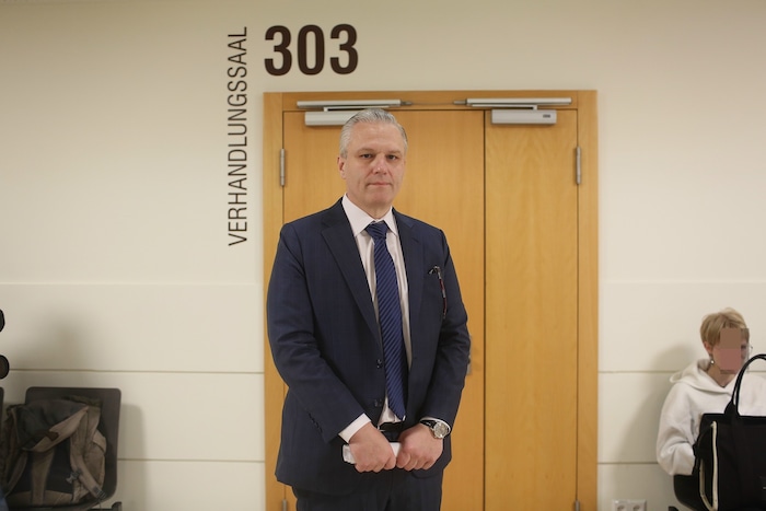 Anwalt Manfred Arbacher-Stöger wird in seinem Plädoyer emotional.