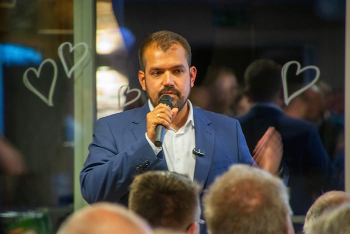 Bürgermeister Kilian Brandstätter begrüßte die Gäste und versprach Antworten aus erster Hand.
