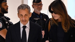 Sarkozy mit seiner Ehefrau Carla Bruni vor der Urteilsverkündung