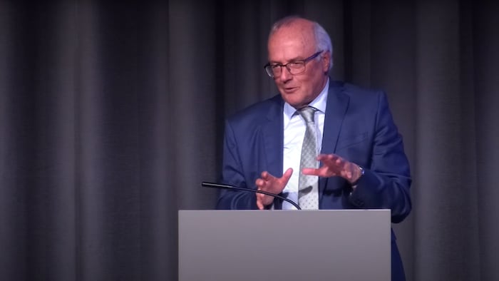 Reinhard Haller bei der AK Vortrags-Reihe „Wissen fürs Leben“.