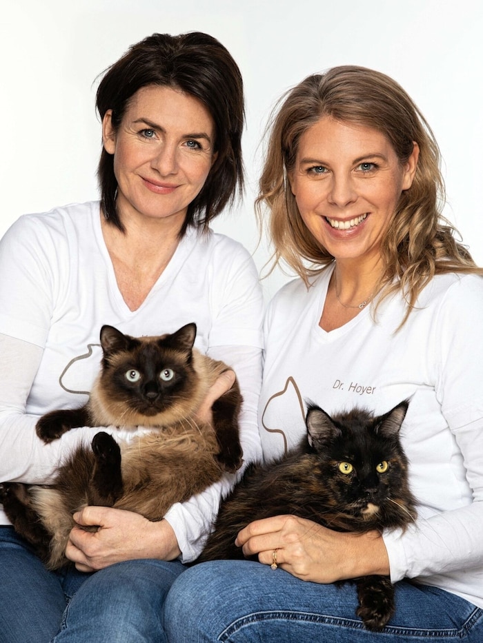 Die Gründerinnen der „Katzenpraxis“ Dr. Karin Kamm und Dr. Marie-Theres Hoyer.