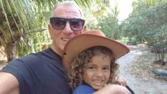 Unverhoffter Vater: Peter Hochegger (76) mit Antonio Ramses Hochegger Dos Santos (4) 