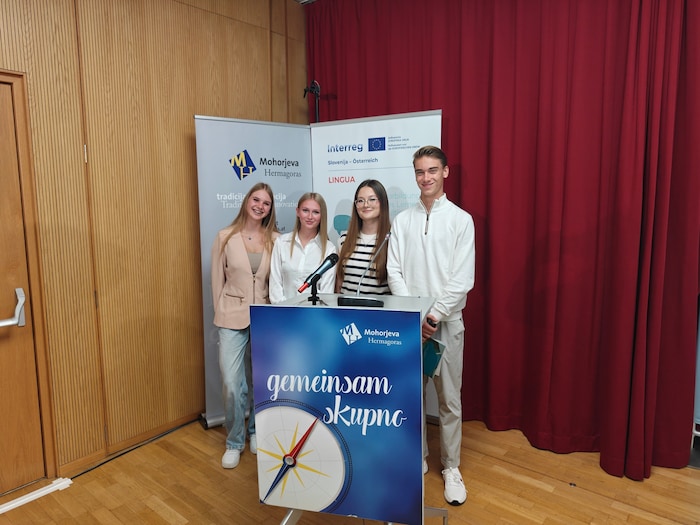 Katrin Koller, Katharina Rauniak, Amra Mešinović, Marc Lojak (vl) von der zweisprachigen HAK ...