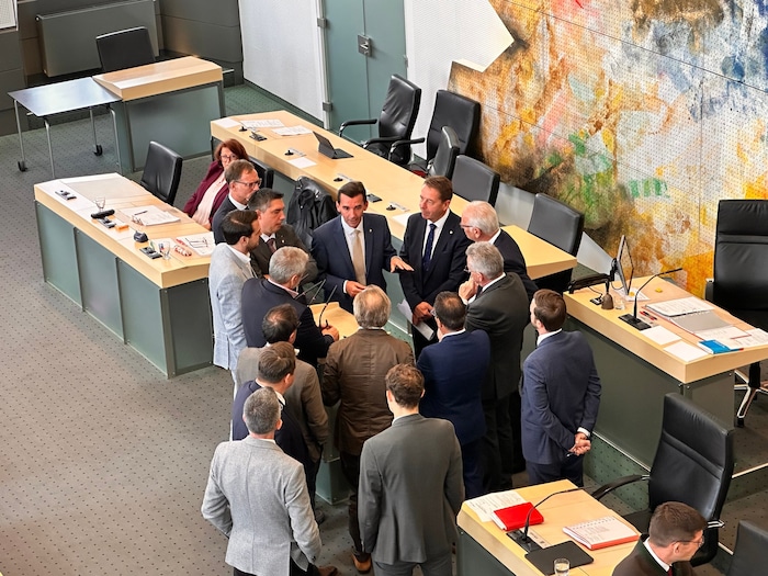 In einer Steh-Präsidiale wurde heftig zur Übermittlung des RSG 2030 diskutiert.