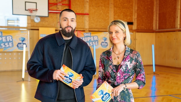Die Moderatoren Fanny Stapf und Stefan Gruber