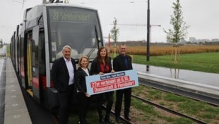 Donaustadt-Bezirkschef Ernst Nevrivy (SPÖ), Wiener Linien-Chefin Alexandra Reinagl, ...