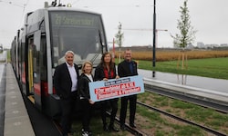 Donaustadt-Bezirkschef Ernst Nevrivy (SPÖ), Wiener Linien-Chefin Alexandra Reinagl, ...
