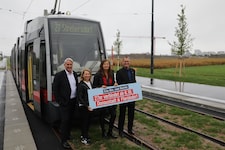 Donaustadt-Bezirkschef Ernst Nevrivy (SPÖ), Wiener Linien-Chefin Alexandra Reinagl, ...