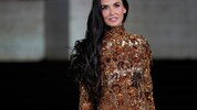 Demi Moore funktelte bei Gucci in einem goldenen Pailletten-Kleid. Nicht das einzige ...