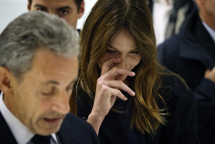 Fünf Jahre Haft auf Bewährung für Nicolas Sarkozy – Ehefrau Carla Bruni reagiert sichtlich ...