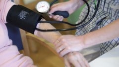 Als Mangelberuf gelten 2025 zum Beispiel diplomierte Gesundheits- und Krankenpflegerinnen ...