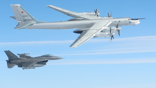 Insgesamt seien vier russische Flugzeuge in eine internationale Pufferzone eingedrungen.