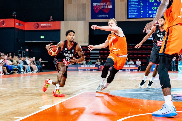 Im Nationalteam dribbelt der 35-Jährige mit NBA-Star Jakob Pöltl