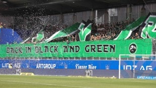 Schon in Linz ließen Ried- Fans wissen: Zurück zu Schwarz und Grün!ließen