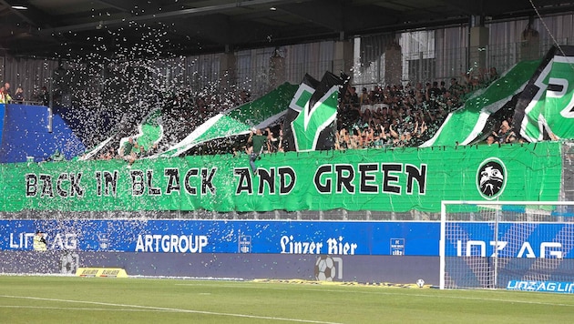 Schon in Linz ließen Ried- Fans wissen: Zurück zu Schwarz und Grün!ließen
