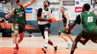 Sylven Landesberg (am Ball) läuft heuer erstmals in der österreichischen Liga auf