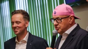 Ried-Präsident Thomas Gahleitner und BWT-Eigentürmer Andreas Weißenbacher.