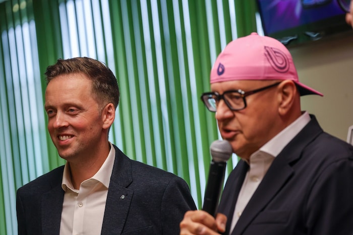 Ried-Präsident Thomas Gahleitner und BWT-Chef Andreas Weissenbacher (v. l.)