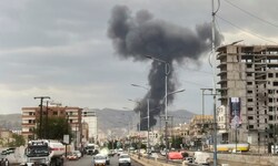 Rauchwolke nach einem Luftangriff in Sanaa (Jemen)