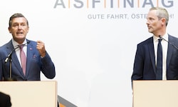 Nicht alle in der SPÖ sind mit dem Vorhaben von Verkehrsminister Peter Hanke (links) und ...