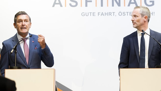 Nicht alle in der SPÖ sind mit dem Vorhaben von Verkehrsminister Peter Hanke (links) und ...