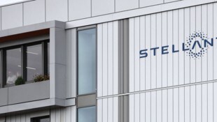 Der Autohersteller Stellantis hat am Mittwoch Produktionspausen in mehreren europäischen Werken ...