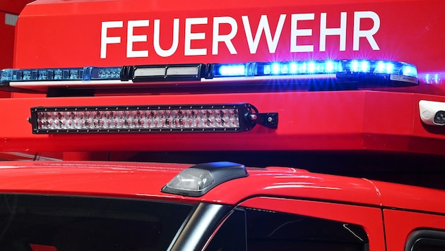 Zwei Feuerwehren standen nach dem Traktorunfall auf der Wurzenpassstraße im Einsatz.