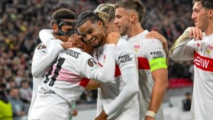 VfB Stuttgart und Aston Villa gewinnen zum Europa-League-Auftakt.